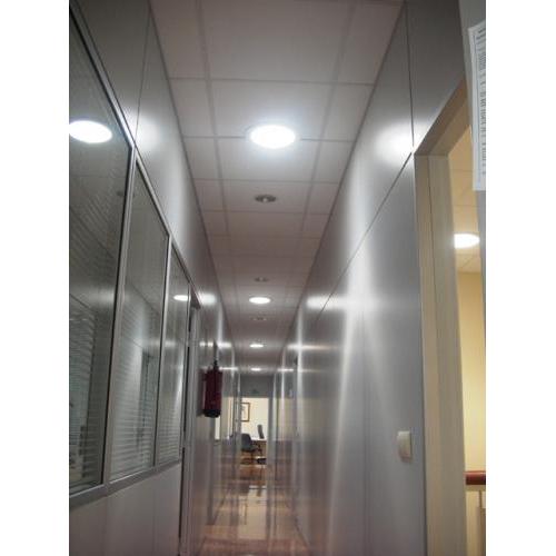<p>Solatube 160 DS ( 25 Ø ) instalación en pasillo en oficinas.</p>