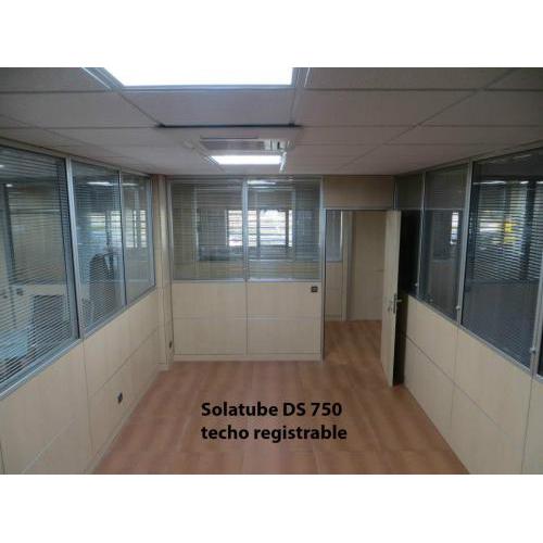 <p>Oficinas con Solatube DS 750 ( 53 Ø ) techo registrable.</p>